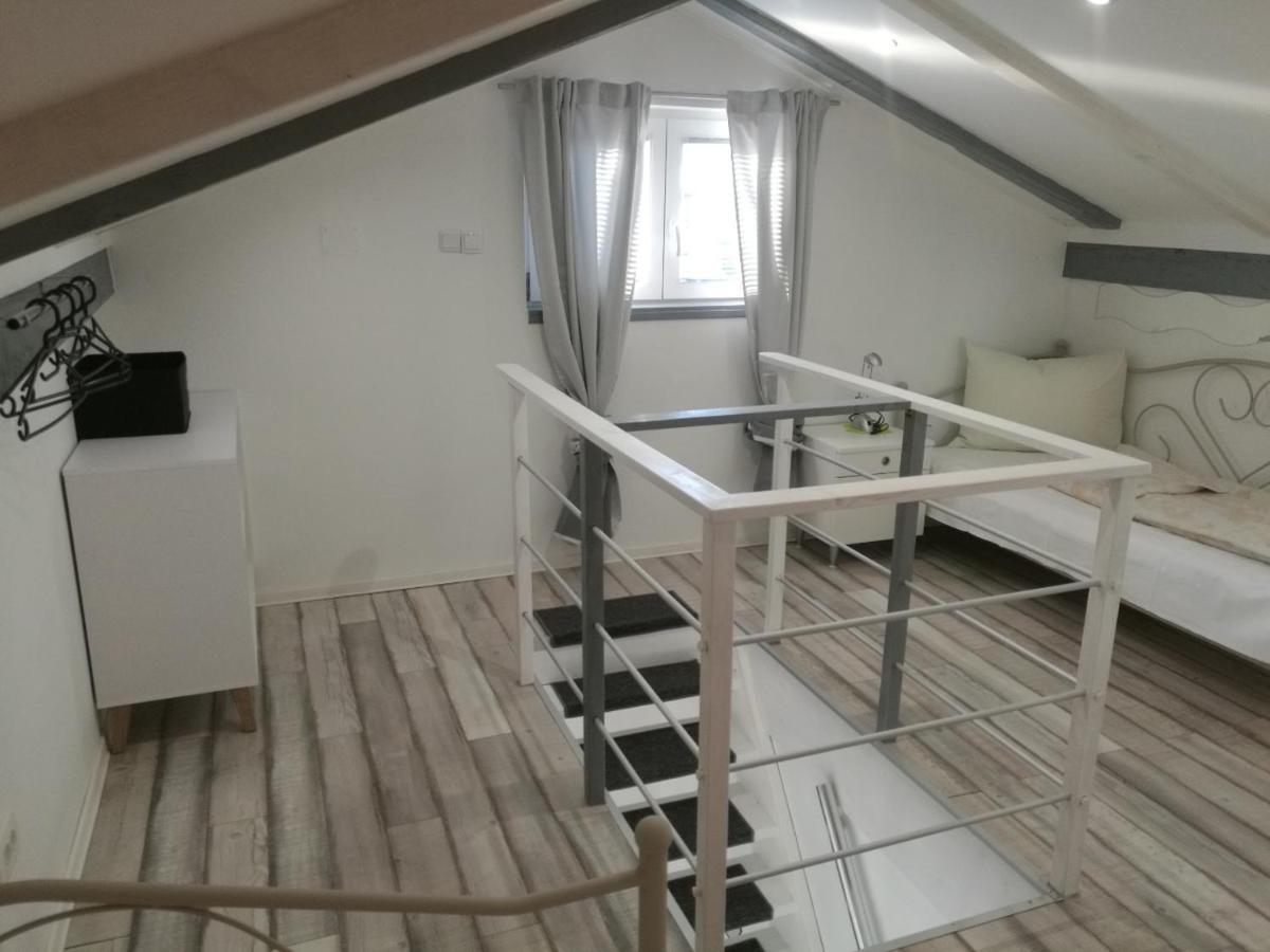 Apartments Lavarin Novi Vinodolski Extérieur photo